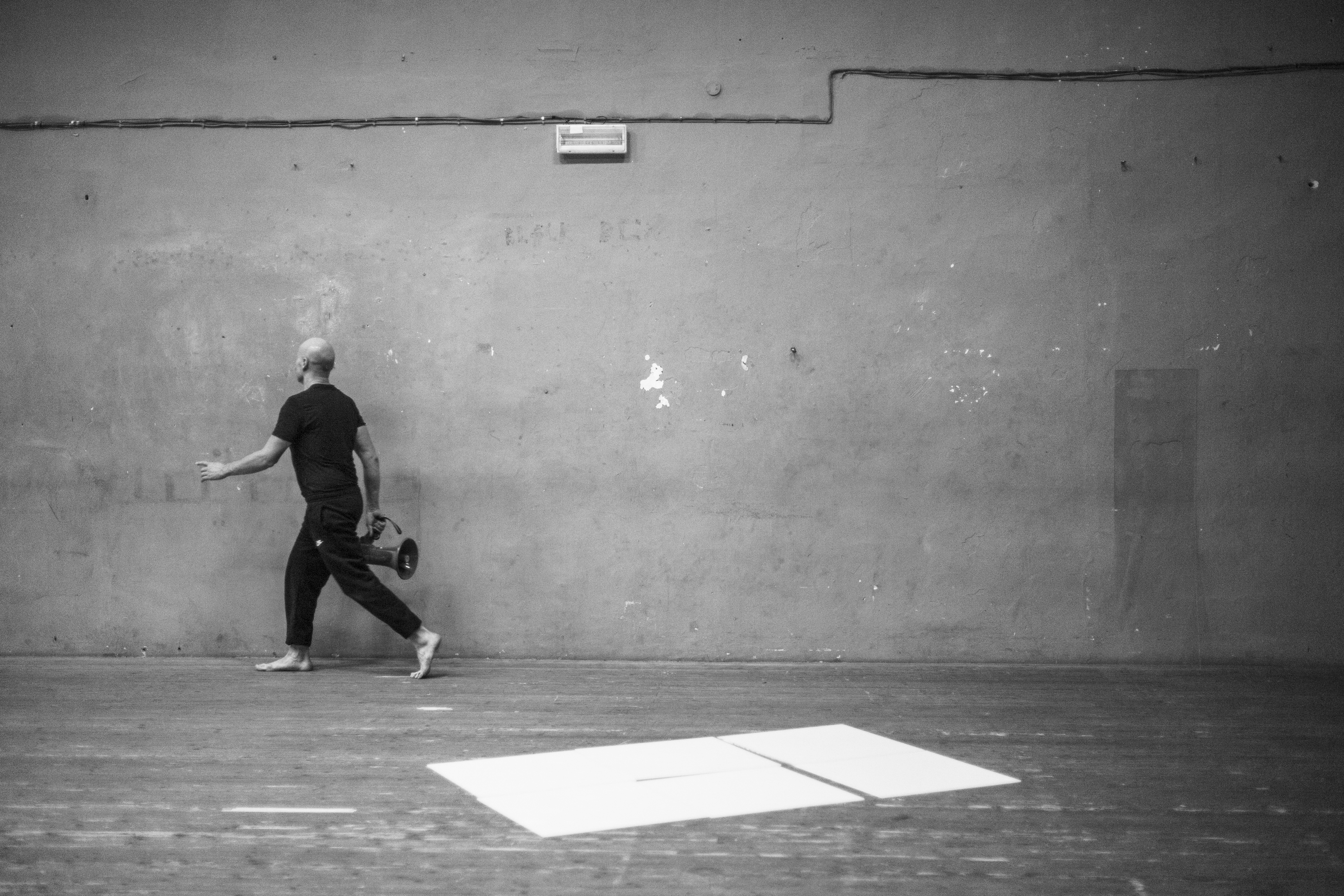Mart Kangro “Past Perfect” at Hanzas perons new performing art series “Pārmija “. Postponed